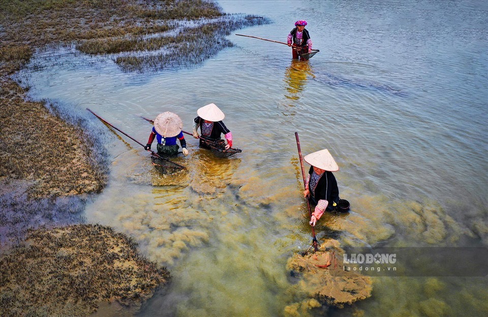 Đến với vùng Đông hồ Thác Bà thuộc địa phận các xã Xuân Lai, Phúc An của huyện Yên Bình vẫn còn còn nguyên giá trị văn hoá, cuộc sống gắn liền với dòng hồ Thác Bà.