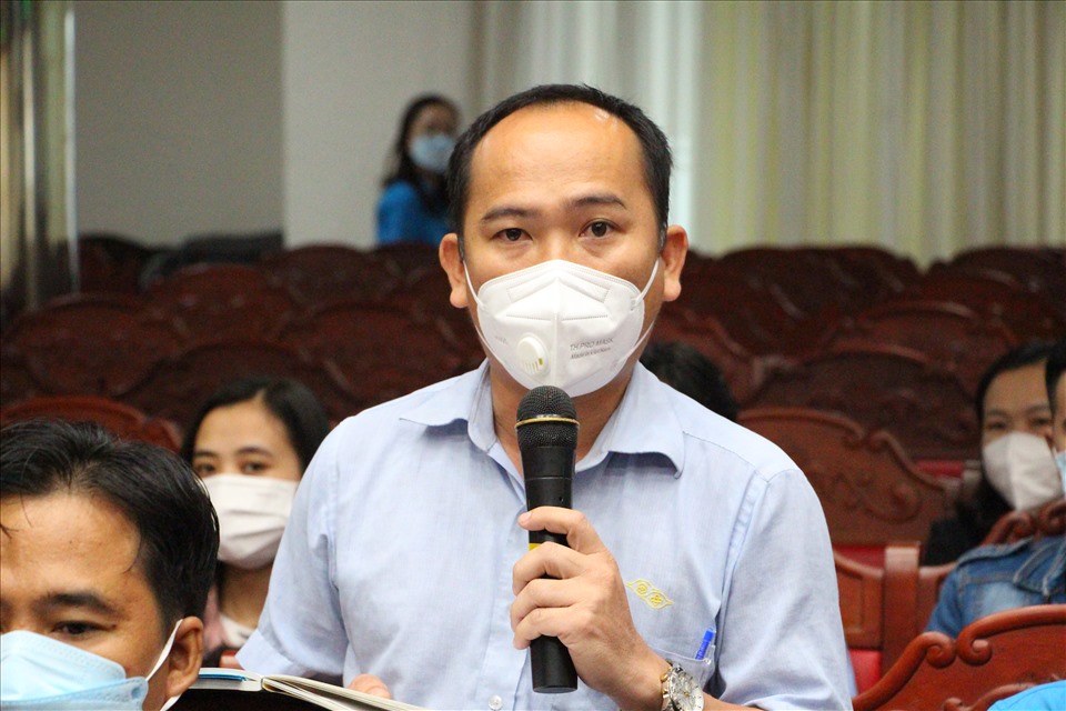 Người lao động đặt nhiều câu hỏi tập trung vào các vấn đề nhà ở cho công nhân. Ảnh: Hà Anh Chiến