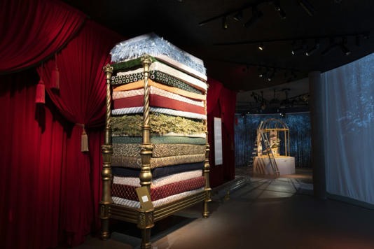 Người tham quan bảo tàng có thể bước vào thế giới những câu chuyện của Andersen, như tìm hạt đậu làm phiền giấc ngủ của công chúa. Ảnh: AFP