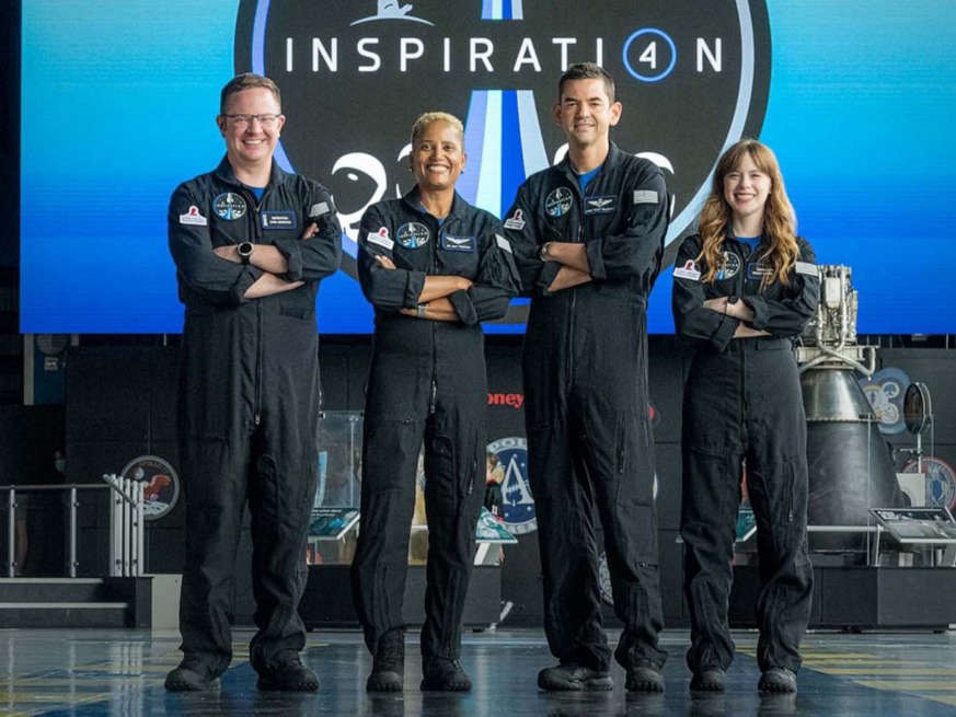 Toàn bộ phi hành đoàn Inspiration4 đều không phải phi hành gia chuyên nghiệp. Ảnh: SpaceX