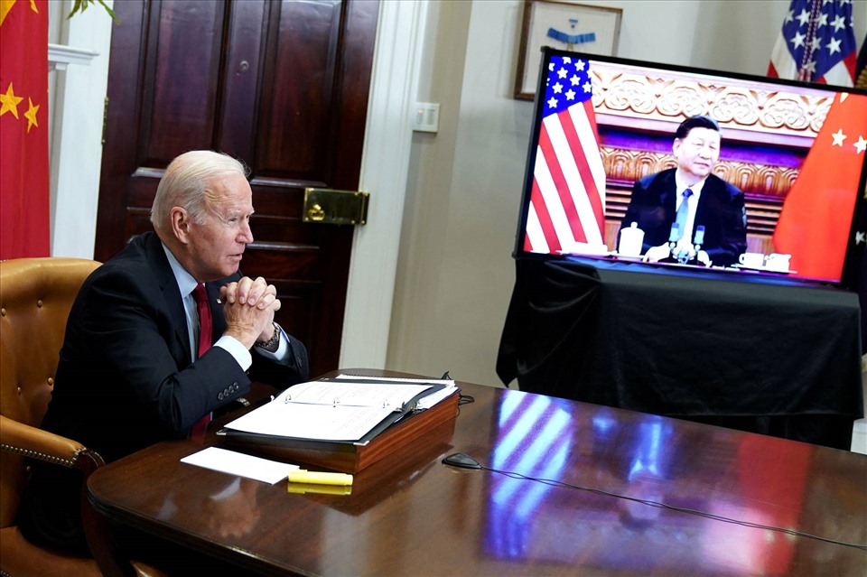 Tổng thống Joe Biden hội đàm trực tuyến với Chủ tịch Trung Quốc Tập Cận Bình. Ảnh: AFP