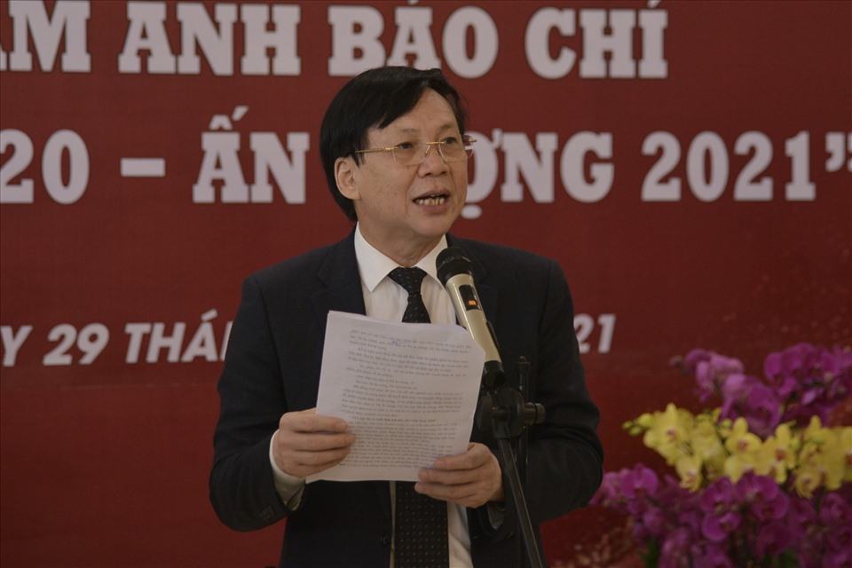 Ông Hồ Quang Lợi - Phó Chủ tịch Thường trực Hội Nhà báo Việt Nam phát biểu tại lễ trao giải. Ảnh T.Vương