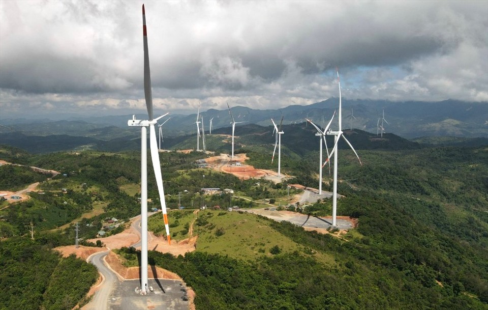 Đến thời điểm này, huyện Hướng Hoá có 18 dự án điện gió với tổng công suất gần 700 MW đã đi vào hoạt động và 13 dự án đang xây dựng.