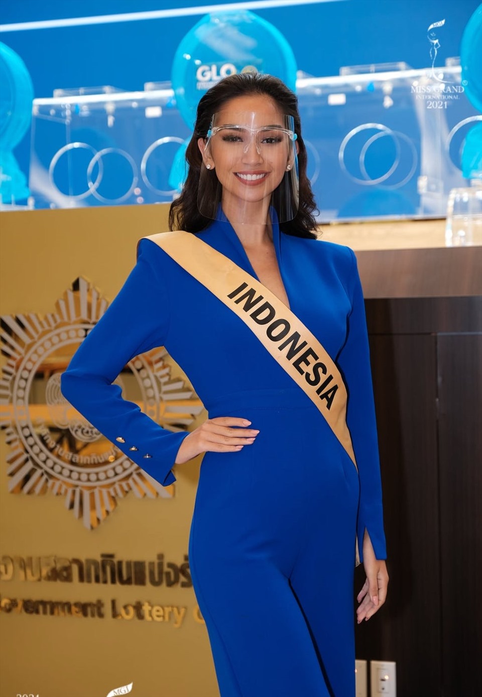 Sophia Rogan năm nay 19 tuổi cao 1m82. Người đẹp đăng quang Miss Grand International Indonesia vào tháng 5.2021.