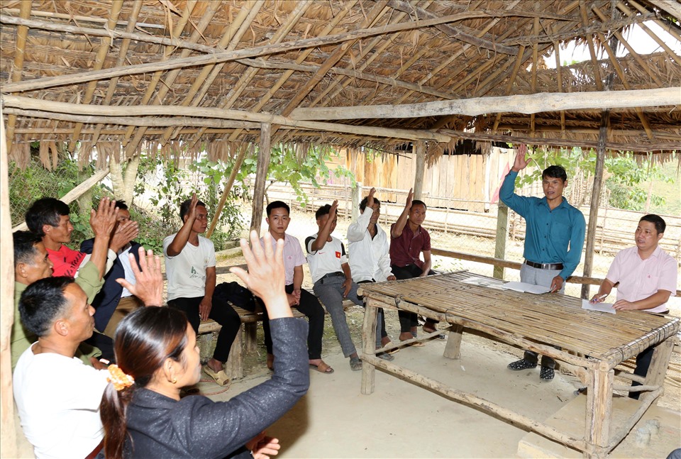 Thông qua Tổ tiết kiệm và vay vốn, người dân Xốp Cháo họp bình xét công khai, dân chủ, tạo điều kiện cho các hộ vay vốn chính sách.