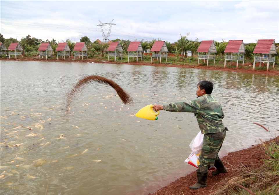 Người lao động làm việc cho Khu du lịch Phước Sơn ở huyện Đắk R'lấp (tỉnh Đắk Nông). Ảnh: Bảo Lâm