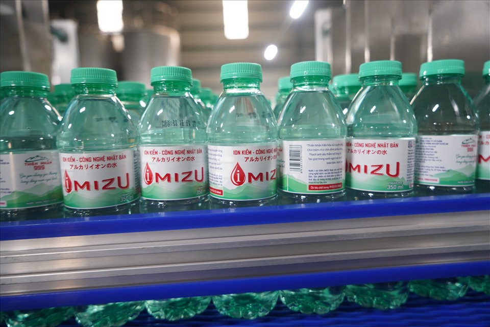 Sản phẩm nước i-on kiềm đóng chai mang thương hiệu IMIZU. Ảnh: QĐ