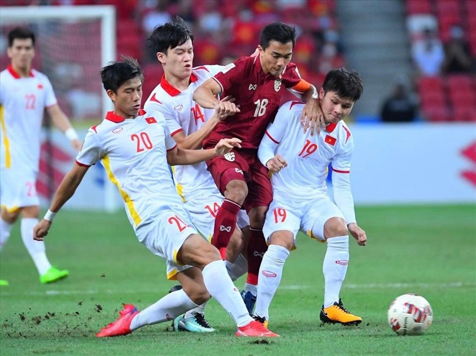 Tuyển Việt Nam thiếu những cầu thủ xuất ngoại như Chanathip. Ảnh: AFP