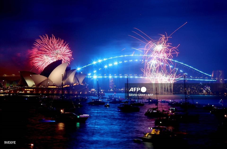 Tâm điểm của hoạt động này là màn trình diễn pháo hoa nổi tiếng từ cầu cảng Sydney và nhà hát Opera Sydney. Ảnh: AFP