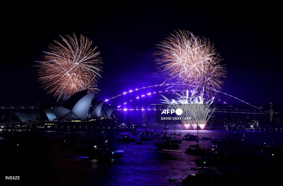 Theo 7 News, trong đêm giao thừa, đội gồm 50 người từ Foti International Fireworks sẽ phóng 6 tấn pháo hoa lên bầu trởi Sydney trong 2 màn trình diễn pháo hoa lúc 21h và đúng thời khắc giao thừa. Ảnh: AFP