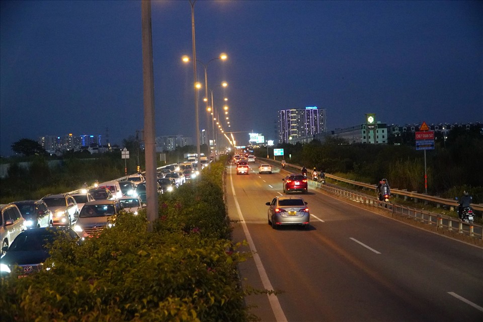 Khác với mọi năm, cao tốc TPHCM - Long Thành - Dầu Giây khá thông thoáng, không có cảnh ô tô ùn ùn nối đuôi nhau đi du lịch Đà Lạt hay Vũng Tàu.