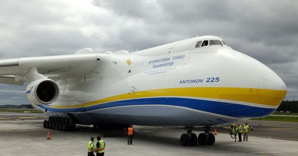 Máy bay vận tải khổng lồ Antonov An-225 Mriya. Ảnh chụp màn hình