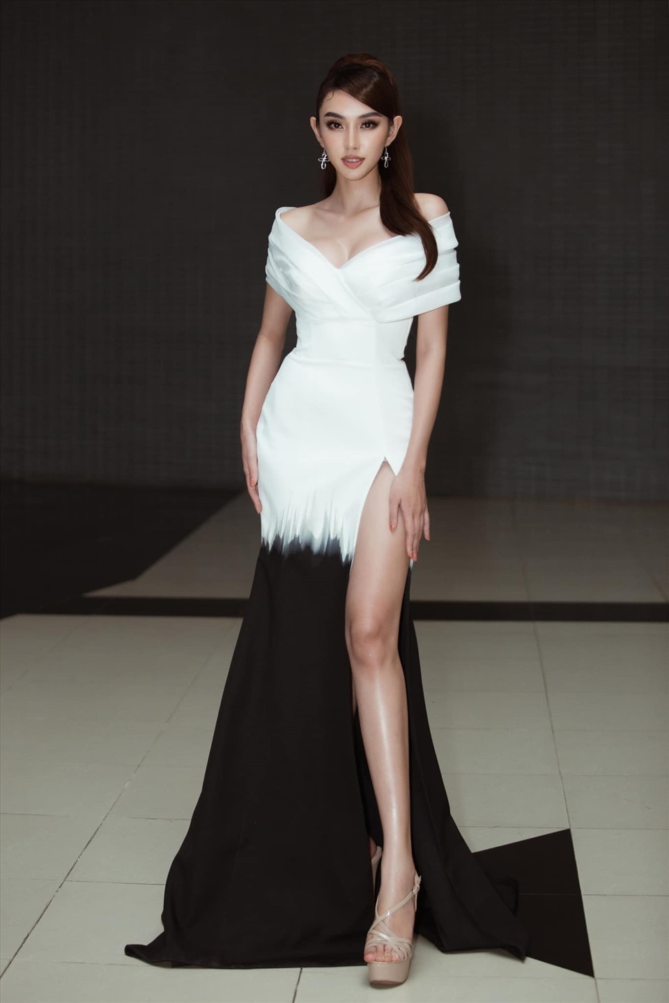 Thùy Tiên từng đạt giải Hoa khôi Nam Bộ 2017, sau đó dừng chân ở top 5 Hoa hậu Việt Nam 2018 với danh hiệu “Người đẹp nhân ái“. Ảnh: NVCC.