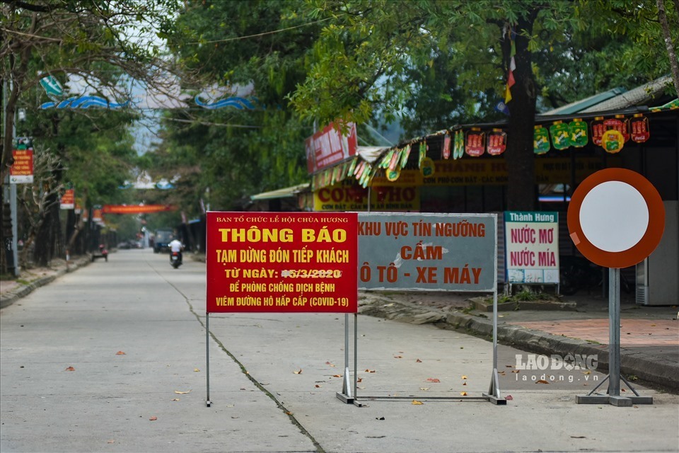 Khung cảnh chùa Hương tạm dừng hoạt động phòng chống COVID-19. Ảnh: Tạ Quang.