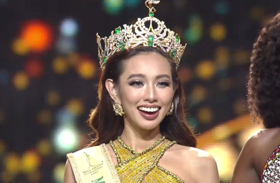 Khoảnh khắc đăng quang của Hoa hậu Thuỳ Tiên. Ảnh: CMH