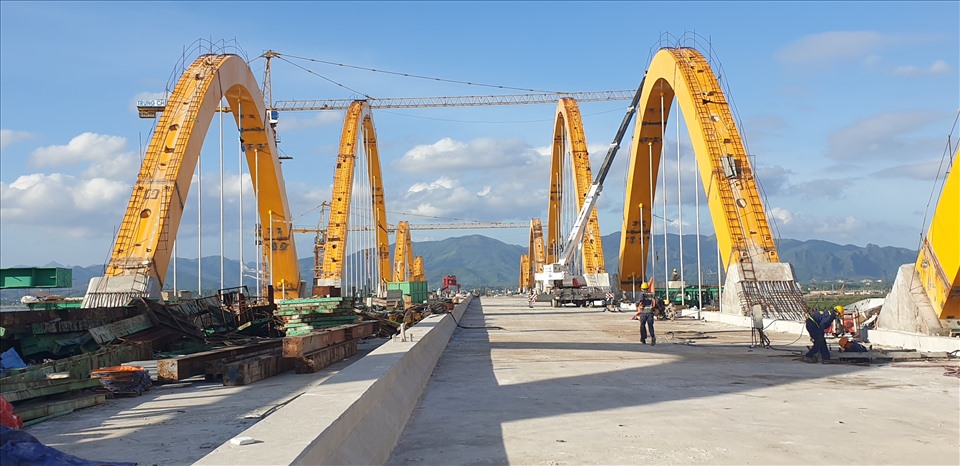 Cầu Cửa Lục 1 dự kiến sẽ được hoàn thành vào cuối năm nay. Ảnh: Nguyễn Hùng