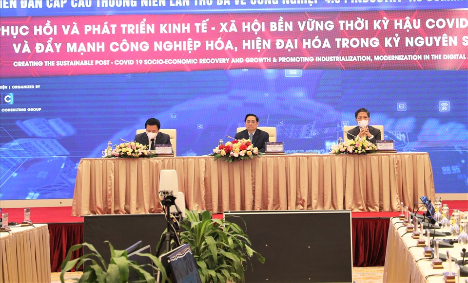 Thủ tướng Phạm Minh Chính đồng chủ trì Diễn đàn cấp cao về Công nghiệp 4.0. Ảnh: BKTTW