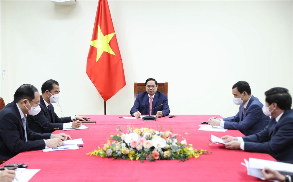 Thủ tướng Phạm Minh Chính điện đàm với Thủ tướng Hà Lan Mark Rutte. Ảnh: BNG