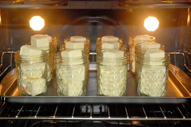 Để kéo dài thời gian sử dụng của bơ chúng ta có thể nướng bơ trước khi bảo quản. Ảnh: Bright side