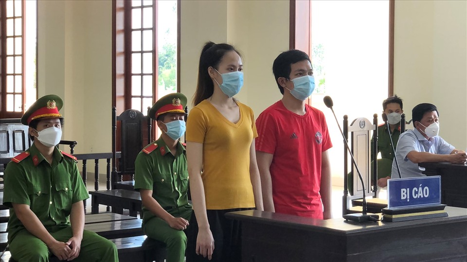 Võ Lê Cường và Võ Thị Khánh Băng hầu tòa.