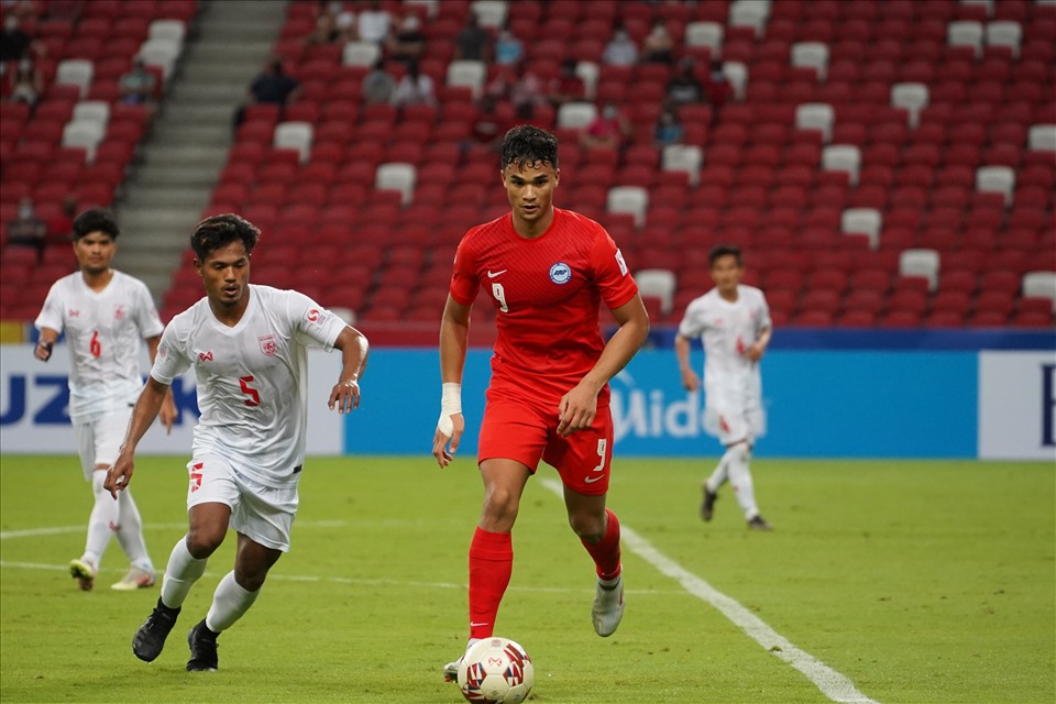 Ikhsan Fandi thì có cho mình cú đúp bàn thắng trong màu áo đội chủ nhà Singapore. Ảnh: affsuzukicup