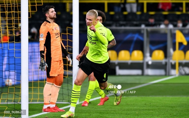 Erling Haaland đánh dấu sự trở lại tại Champions League bằng 1 cú đúp vào lưới Besiktas. Ảnh: AFP