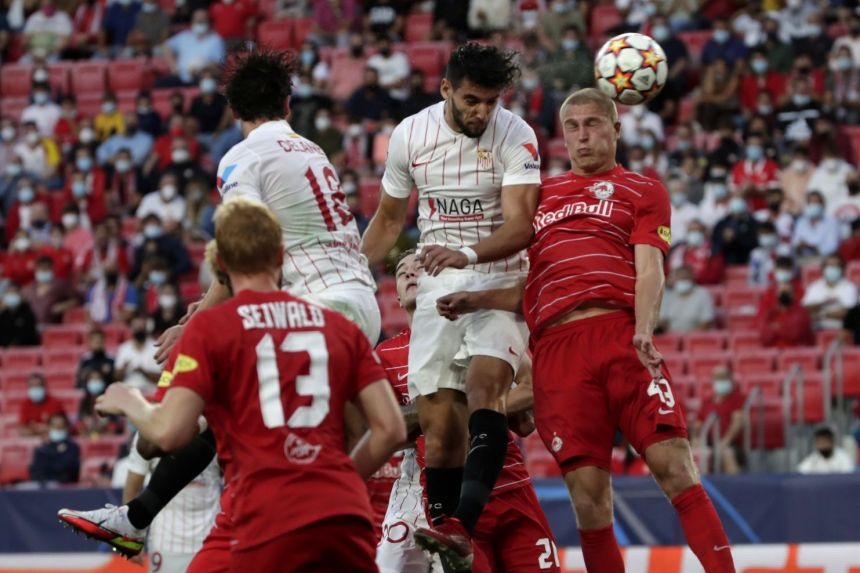 Sevilla và Salzburg còn nguyên cơ hội bước tiếp ở Champion League. Ảnh: The Straits Times