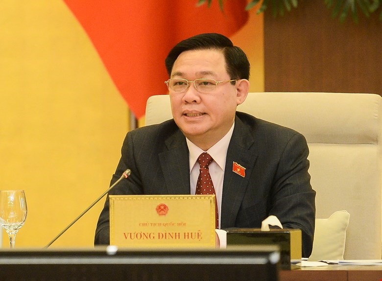 Chủ tịch Quốc hội Vương Đình Huệ cho ý kiến tại phiên họp.