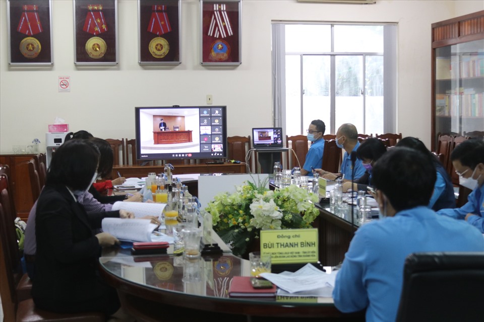 Tổng kết phong trào thi đua cụm Nam Trung Bộ và Tây Nguyên tại điểm cầu Khánh Hoà. Ảnh: Phương Linh