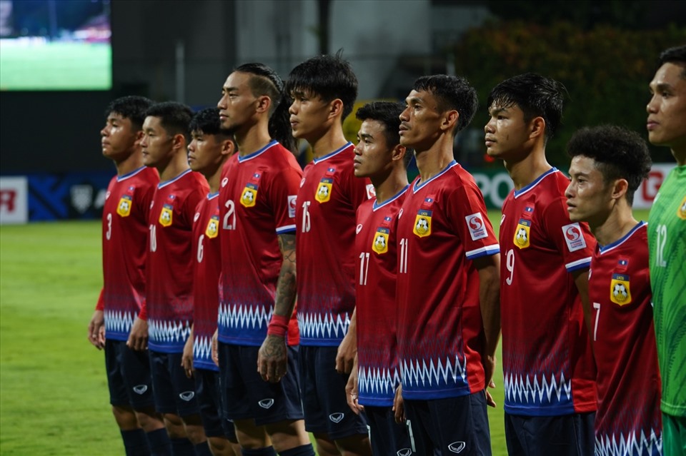 Tuyển Lào có sự phục vụ của tiền đạo Billy (số 21), nhưng ngôi sao này khó lòng giúp đội nhà có điểm trước tuyển Malaysia. Ảnh: AFF