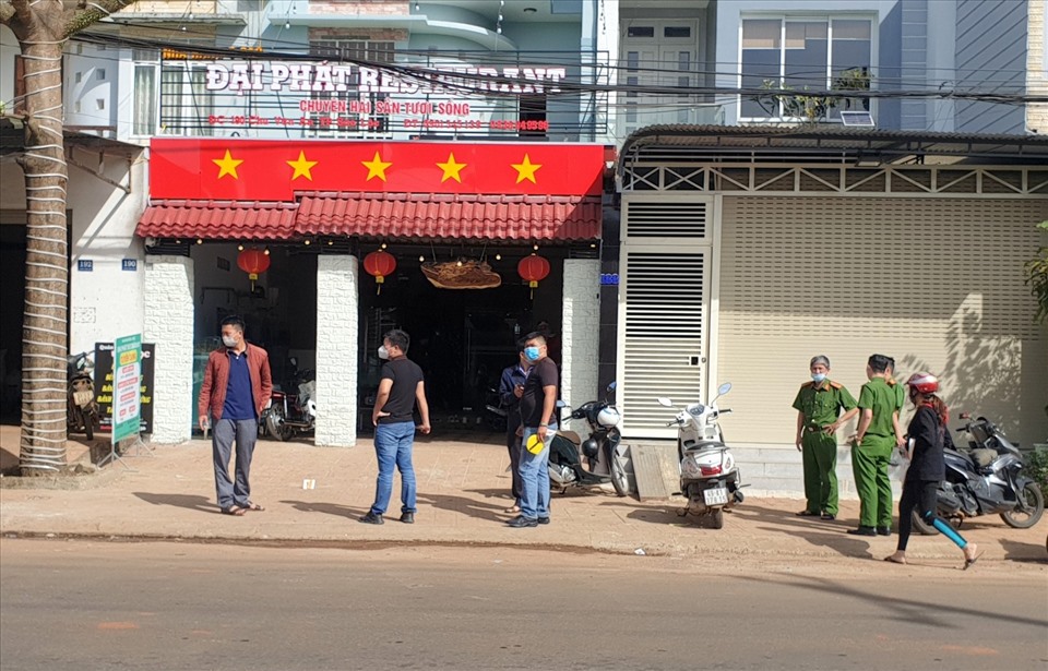 Công an vào cuộc điều tra vụ việc hỗn chiến giữa 2 nhóm người ở thành phố Bảo Lộc. Ảnh: Hải Đường
