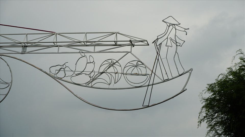Chiếc thuyền gắn liền với hình ảnh văn hóa sông nước miền tây.