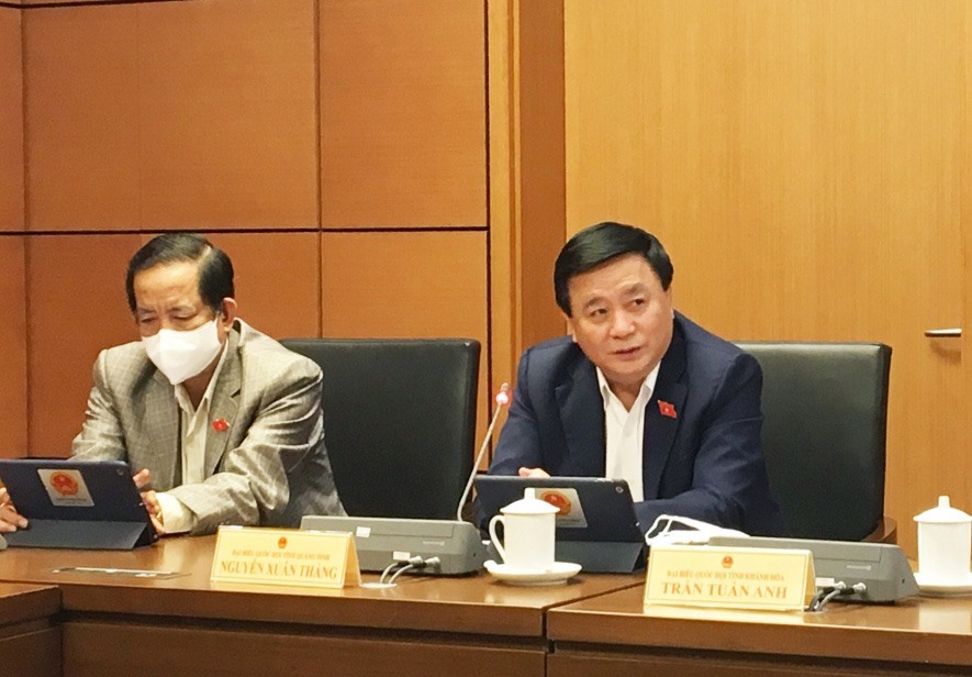Đại biểu Quốc hội Nguyễn Xuân Thắng thảo luận tại tổ ngày 21.10