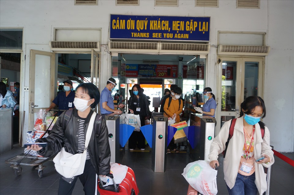Ông Đỗ Quang Văn cho biết, hiện mỗi ngày có nhiều vé tàu được hành khách trả lại. Mức phí trả vé theo qui định chiếm 30% giá vé. Những vé tàu mà hành khách trả lại sẽ được đưa ngay lên hệ thống bán vé của ngành đường sắt để người dân có nhu cầu mua.