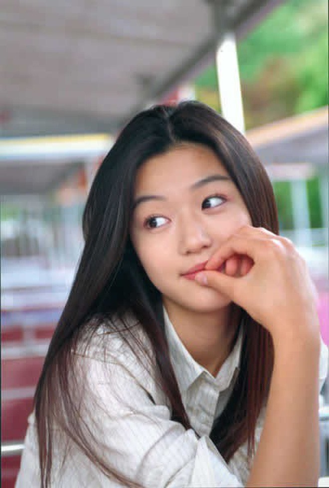 Không nữ tính, dịu dàng và “bánh bèo“, Jeon Ji Hyun ghi dấu ấn với gương mặt sắc nét, thần thái quyến rũ, cá tính Ảnh: Knet