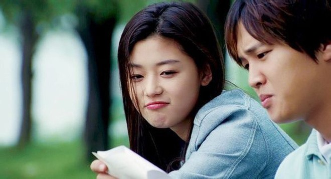 Với nhan sắc rực rỡ, lúc lạnh lùng, cao sang, lúc lại trong trẻo, thánh thiện, Jeon Ji Hyun đã biến vai diễn trong “Cô nàng ngổ ngáo” trở thành hồi ức khó phai trong lòng nhiều thế hệ khán giả. Ảnh: Knet