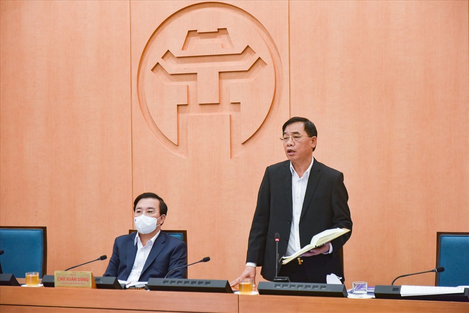 Ông Nguyễn Khắc Hiền phát biểu tại cuộc họp.