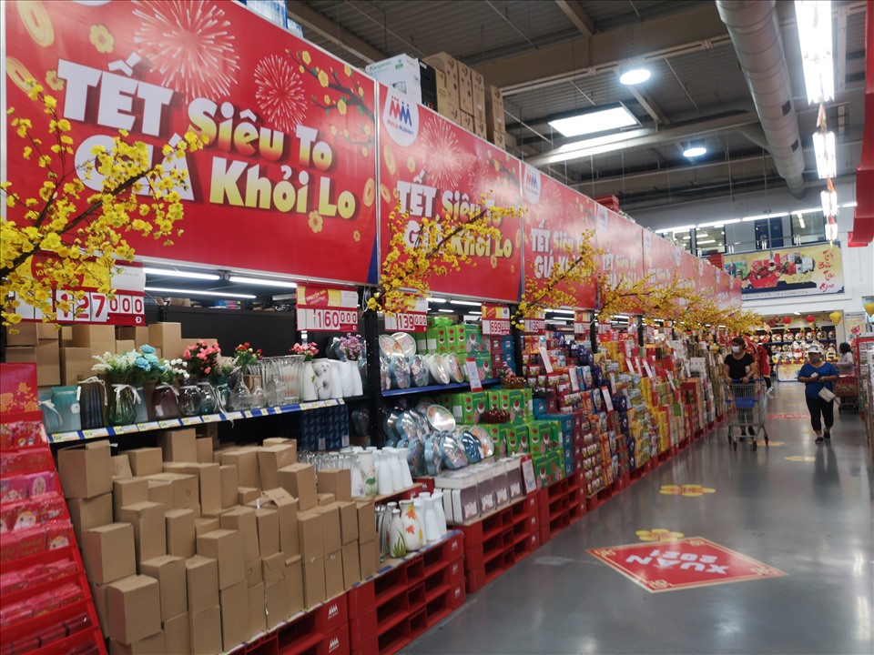 Tại siêu thị MM Mega Market (Phạm Văn Đồng, Bắc Từ Liêm, Hà Nội), ngày 29 Tết Âm lịch, nguồn hàng rất dồi dào, sẵn sàng phục vụ nhu cầu mua sắm của người dân. Ảnh: Cường Ngô
