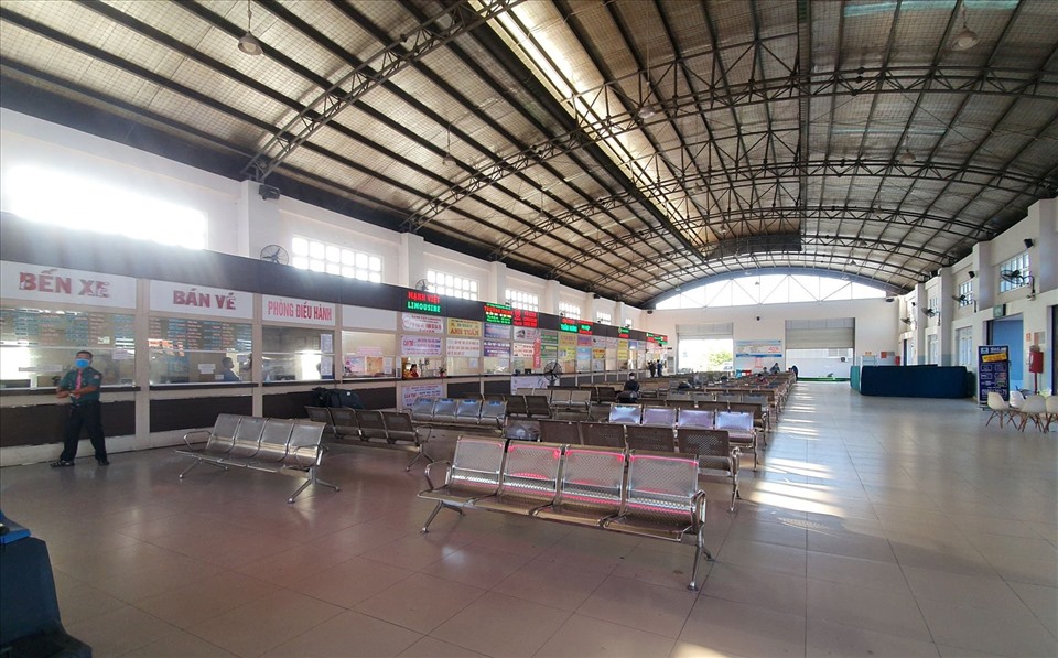 Khu vực mua vé xe tại bến xe khách Cần Thơ vắng khách trong ngày 10.2.2021. Ảnh: Trần Lưu