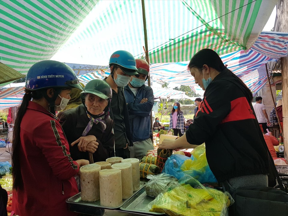 Hà Tĩnh: Chợ quê nhộn nhịp ngày giáp Tết