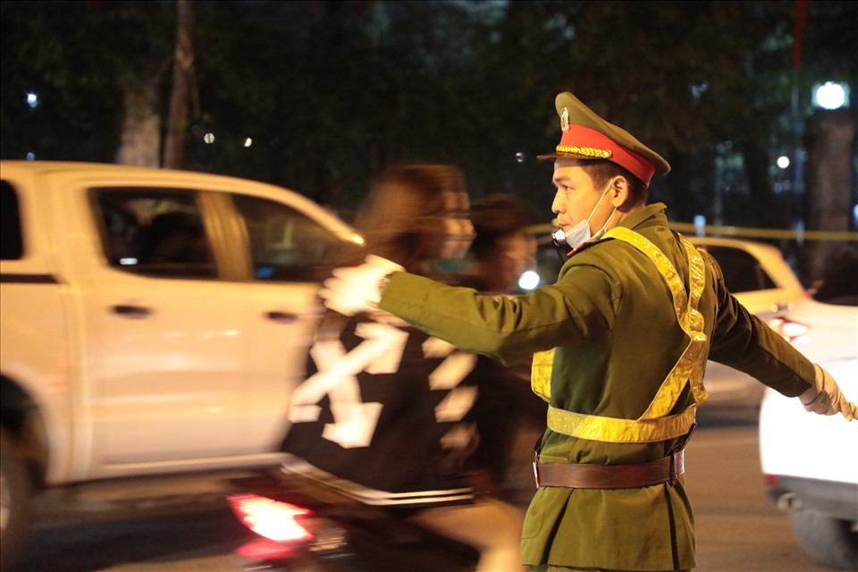 Trước đó, thực hiện ý kiến chỉ đạo của Thủ tướng Chính phủ, Hà Nội đã quyết định dừng việc bắn pháo hoa tại 30 quận, huyện, thị xã nhân dịp năm mới.