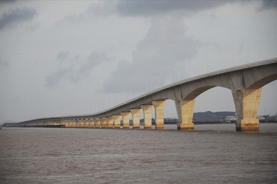 Cầu Tân Vũ - Lạch Huyện là cây cầu vượt biển dài nhất Đông Nam Á - ảnh Hồng Phomng