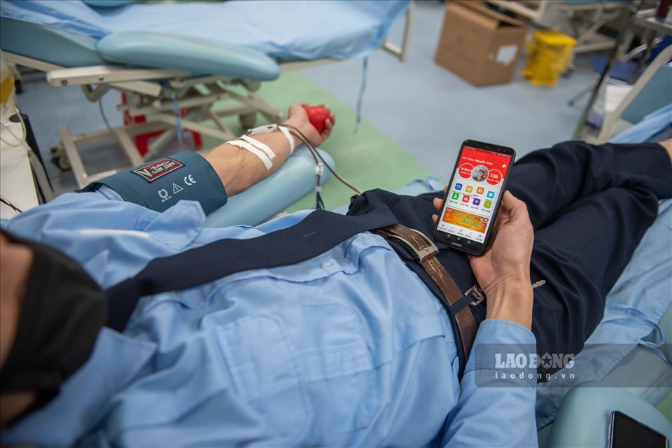 Mỗi người hiến máu xong sẽ được cấp một giấy chứng nhận. Viện cũng cung cấp một phần mềm trên smart phone để người hiến theo dõi được tình trạng sức khỏe cũng như nắm được số lần hiến máu, ngày hiến và lượng máu đã hiến.