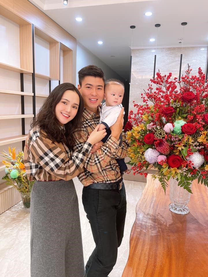 Vợ chồng Duy Mạnh - Quỳnh Anh cũng có những khoảnh khắc hạnh phúc. Ảnh: FBNV