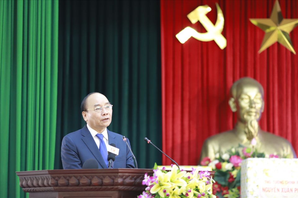 Thủ tướng Nguyễn Xuân Phúc phát biểu tại buổi thăm lực lượng vũ trang Đà Nẵng trong ngày mồng 1 Tết. Ảnh: HL