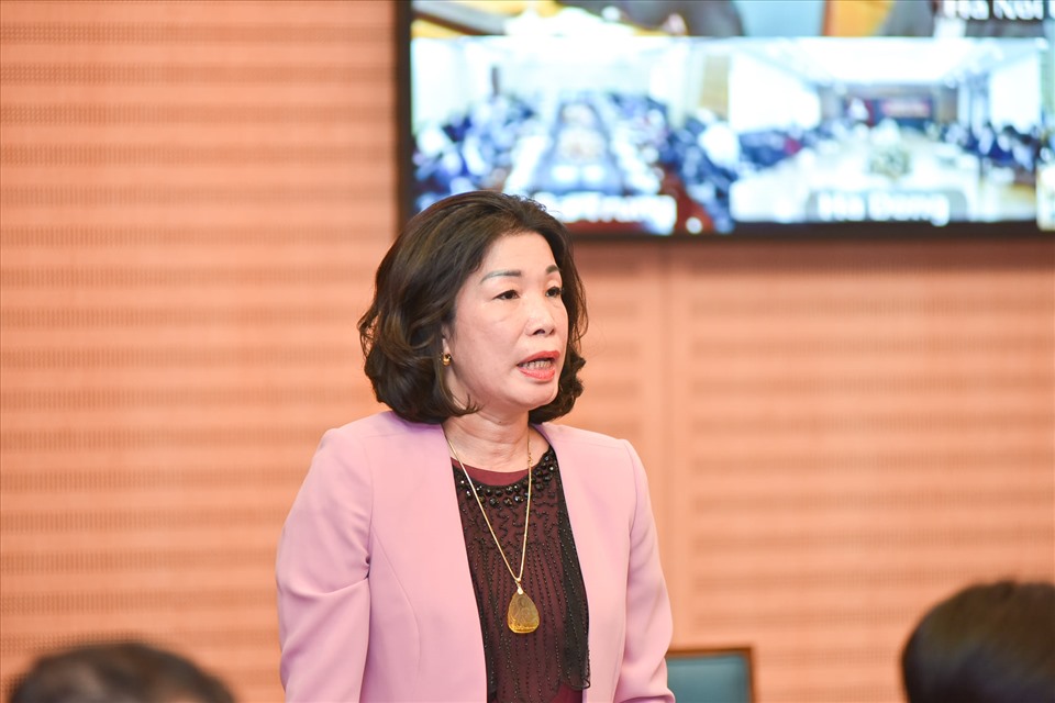Bà Trần Thị Vân Anh - Phó Giám đốc Sở Văn hóa và Thể thao Hà Nội thông tin tại buổi họp.