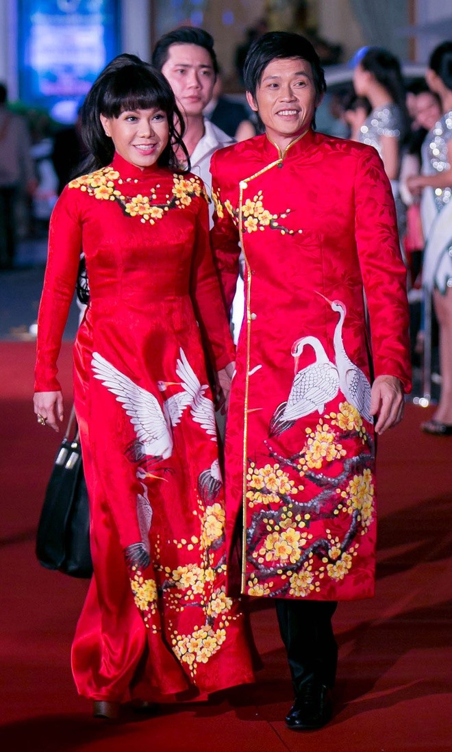 Việt Hương và Hoài Linh. Ảnh: NSCC.