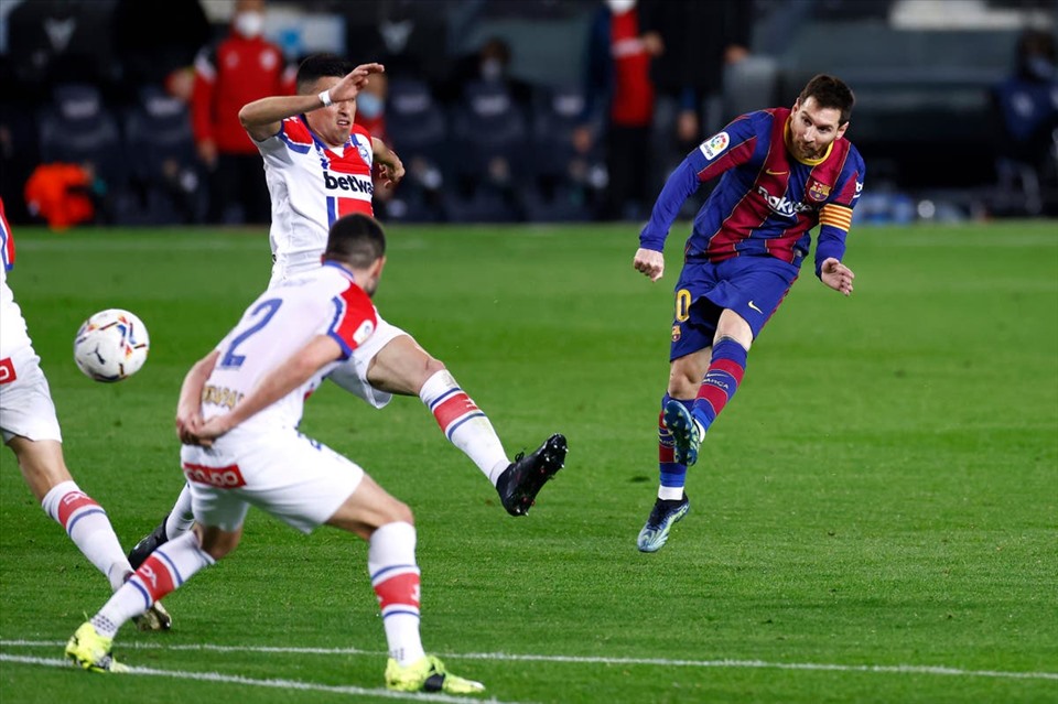 2 pha ghi bàn thể hiện phẩm chất, đẳng cấp và mang thương hiệu của Messi. Ảnh: AFP