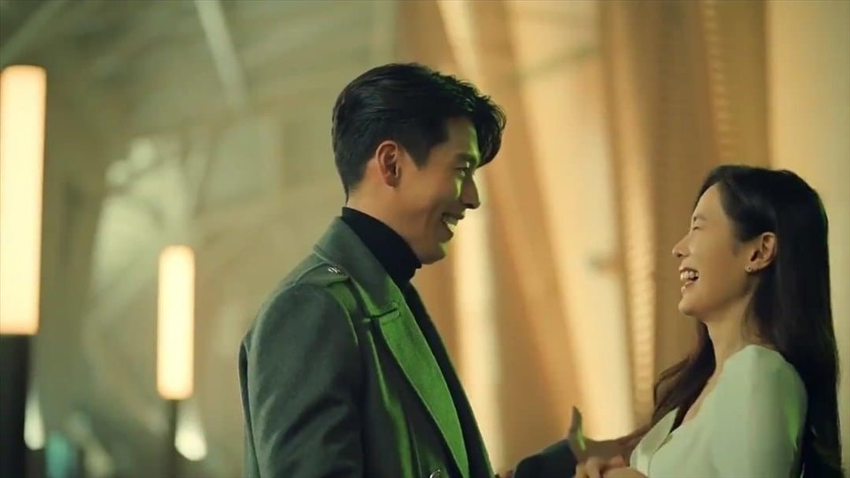 Valentine của Hyun Bin - Son Ye Jin là một ngày Valentine đặc biệt dành cho cặp đôi nổi tiếng này. Họ chia sẻ hình ảnh đáng yêu cùng những lời chúc tình yêu ngọt ngào. Cùng xem hình ảnh của cặp đôi để cảm nhận tình yêu chân thật và sâu đậm.