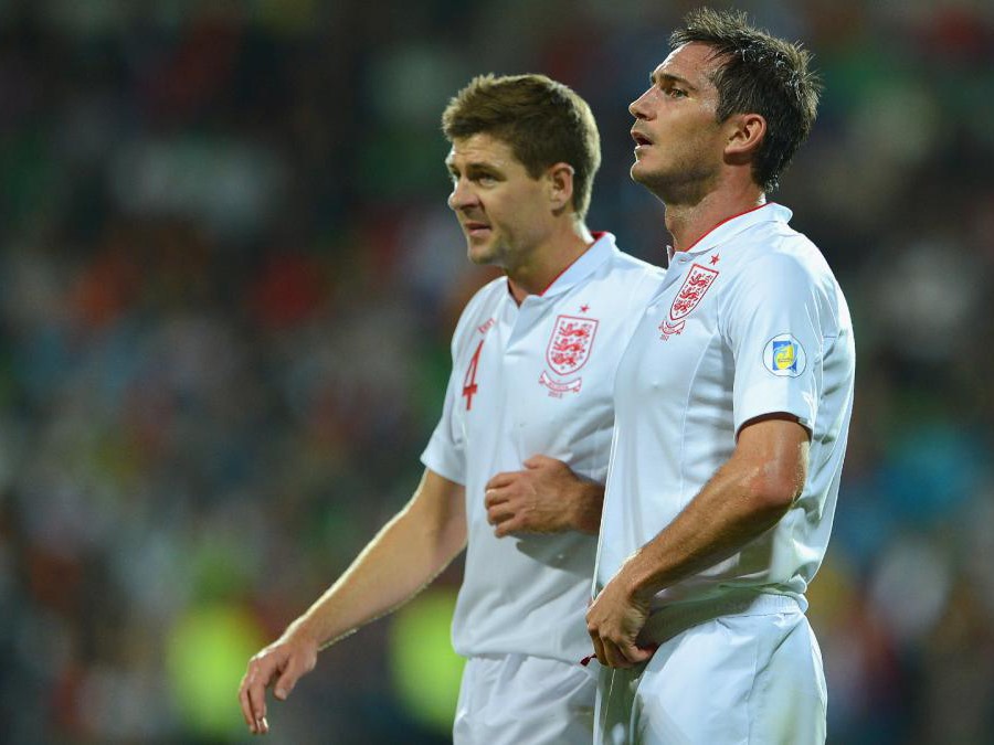 Steven Gerrard và Frank Lampard là những cá nhân xuất sắc ở câu lạc bộ nhưng không thể kết hợp trong màu áo đội tuyển Anh. Ảnh: AFP